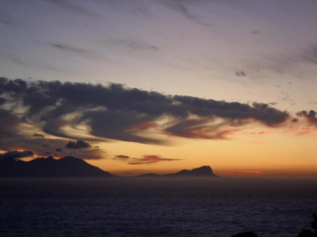 Penguinden - Load-Shedding Free Hotel Simonʼs Town Buitenkant foto